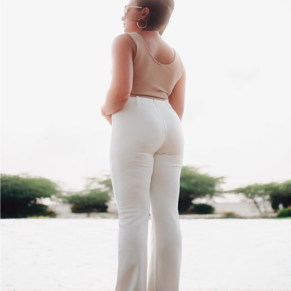WHITE PANTS WITH BELT LOOPS